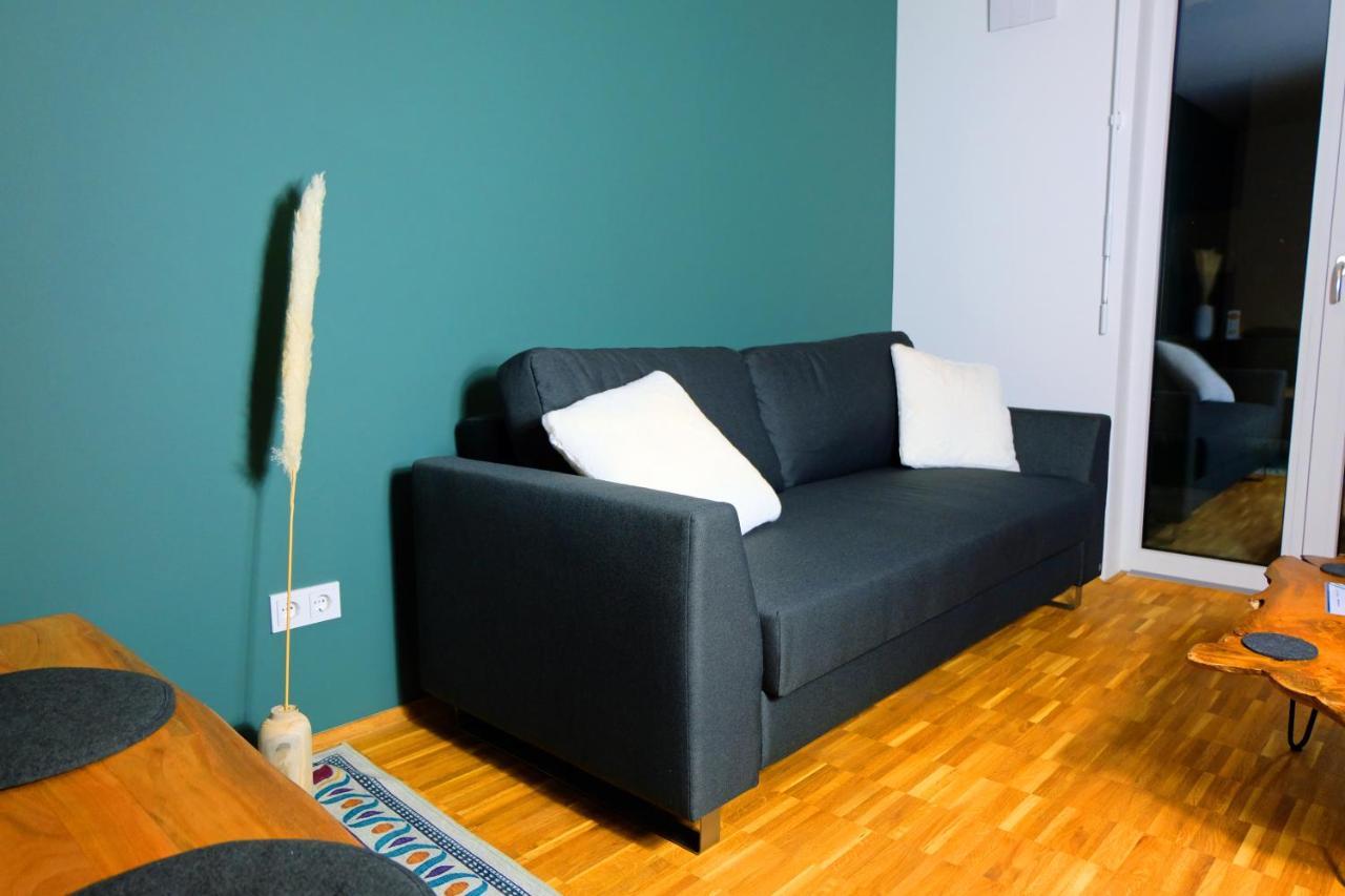 Design Apartment Nr 2 Mit Terrasse Und Parkplatz Straubing Exterior photo
