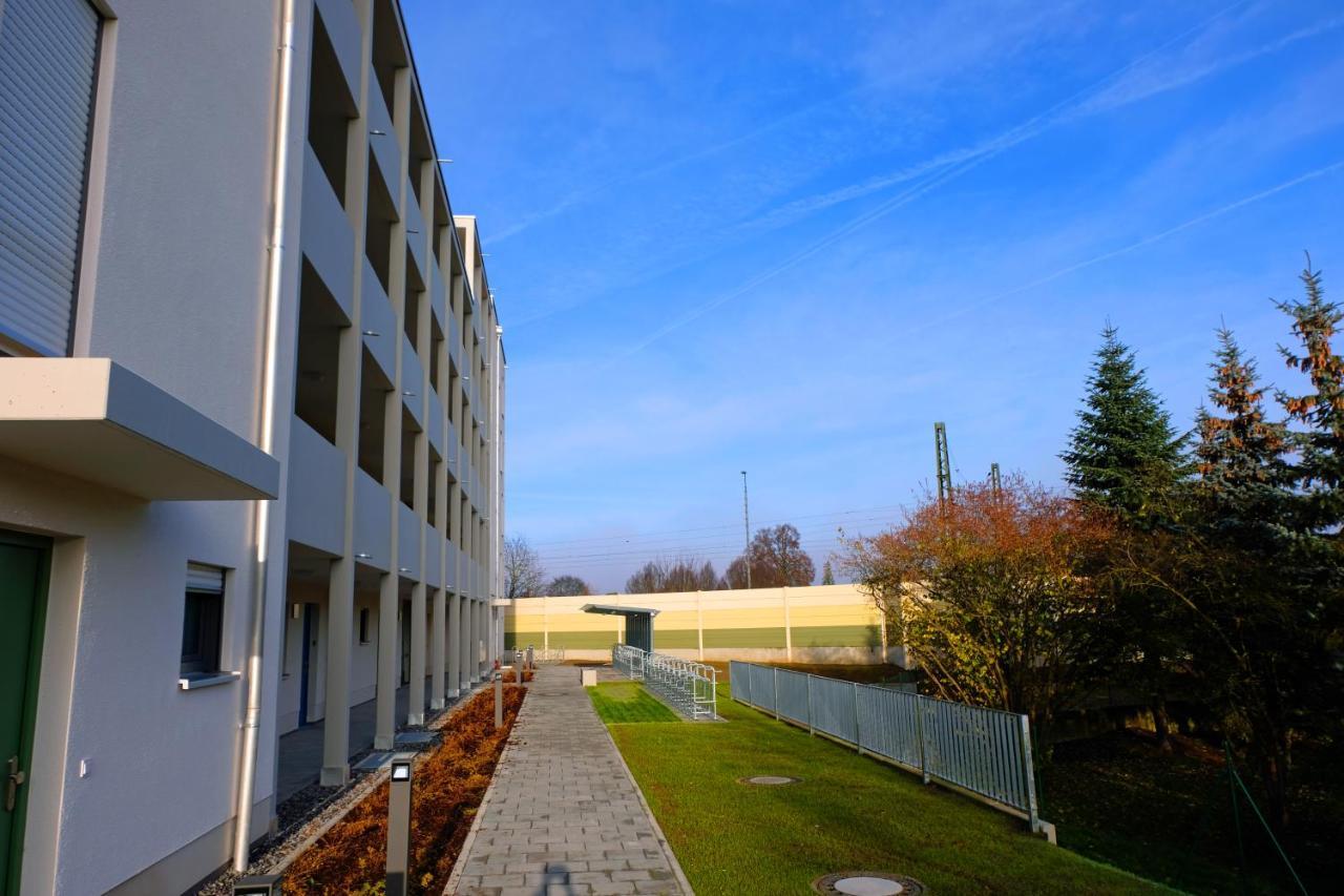 Design Apartment Nr 2 Mit Terrasse Und Parkplatz Straubing Exterior photo
