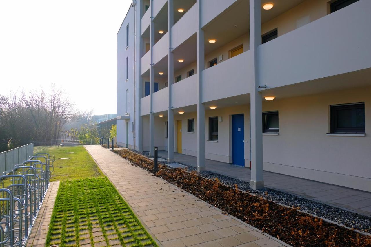 Design Apartment Nr 2 Mit Terrasse Und Parkplatz Straubing Exterior photo