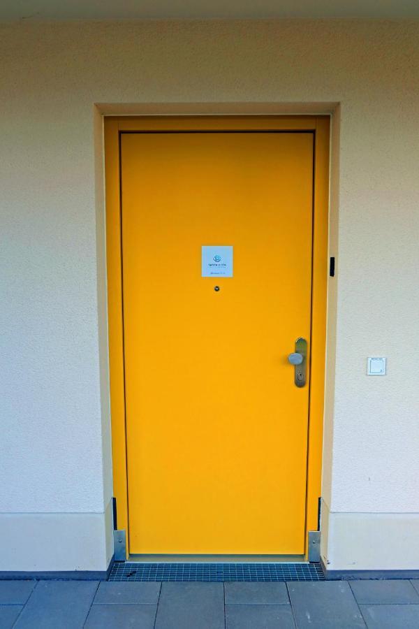 Design Apartment Nr 2 Mit Terrasse Und Parkplatz Straubing Exterior photo